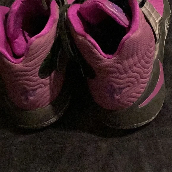 Men’s size 10 Nike Kyrie Basketball Shoes - Picture 6 of 16